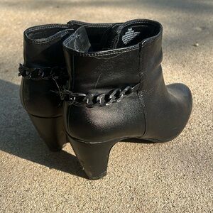 Chain detail Booties